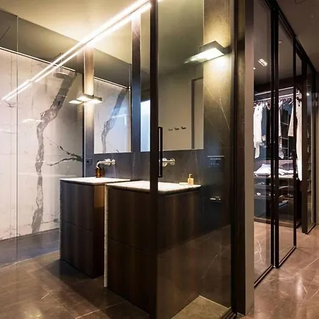 Luxury House In The Center Including